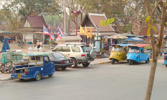 Ayutthaya - DAIHATSU Miget